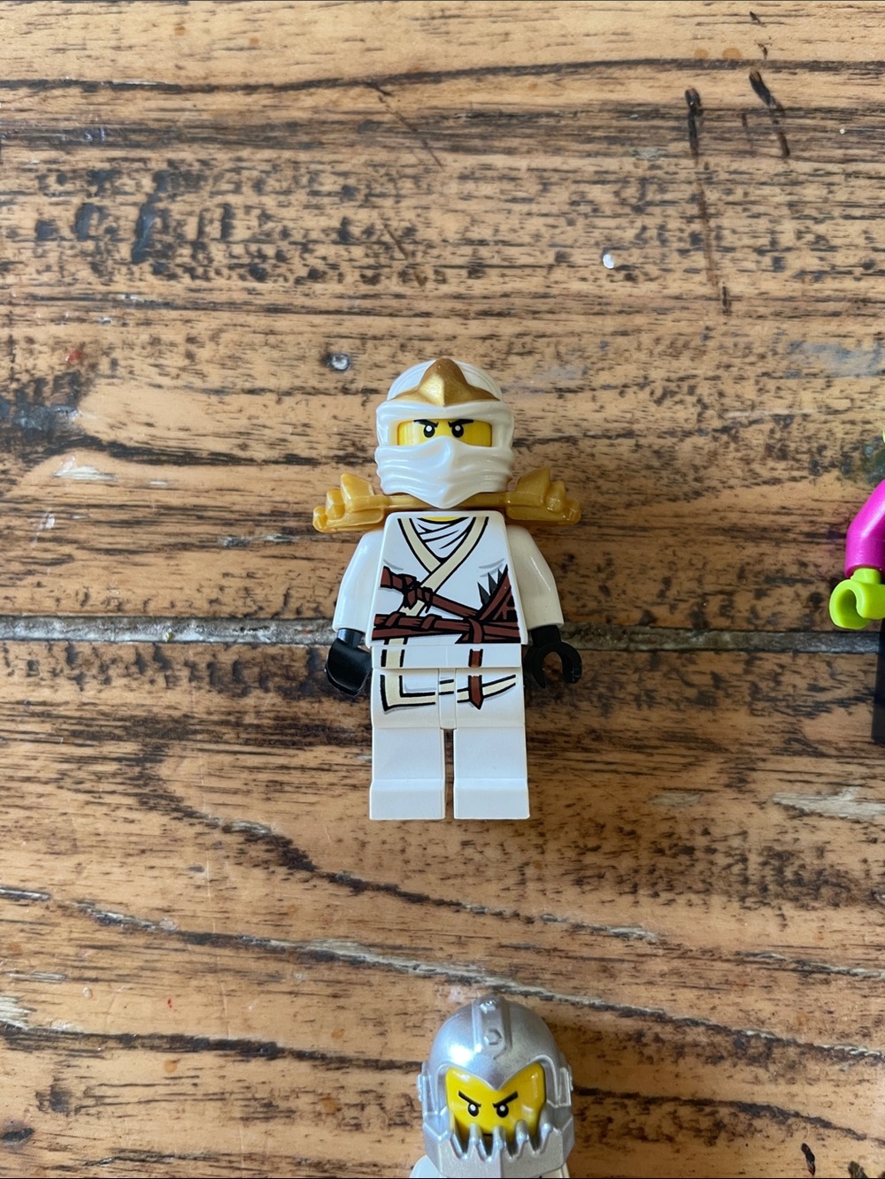 LEGO White Ninjago and Alien Minifigure Mix of 5 Mini Figurines - Picture 3 of 8